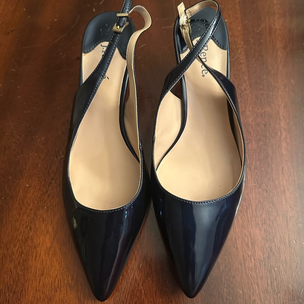 9M J. Renee dark blue patent slingback pointed toe shoes w/ goldtone 2.5’ heel